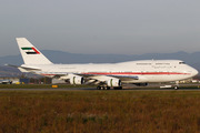 Boeing 747-433M (A6-COM)