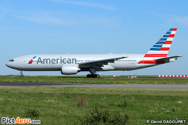 Boeing 777-223/ER (American Airlines)