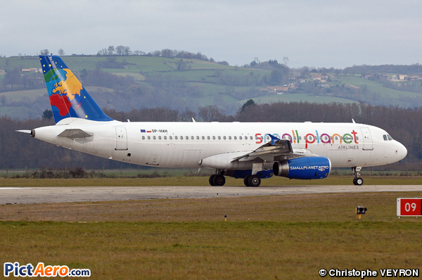 Airbus A320-233 (Small Planet Airlines Poland)