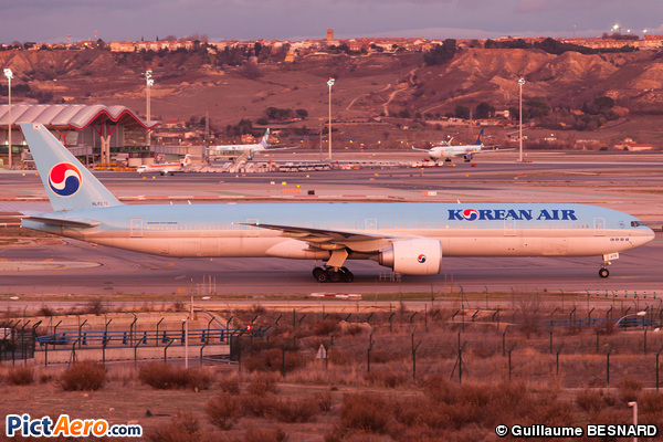 Boeing 777-306/ER (Korean Air)