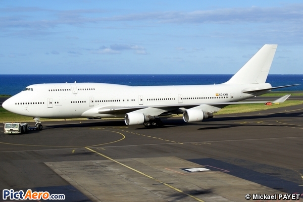 Boeing 747-4H6 (Wamos Air)