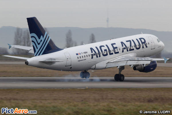 Airbus A319-113 (Aigle Azur)