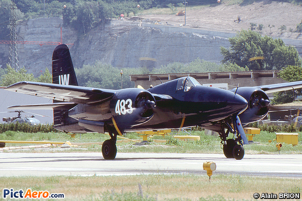 Grumman F7F-3P (Private / Privé)