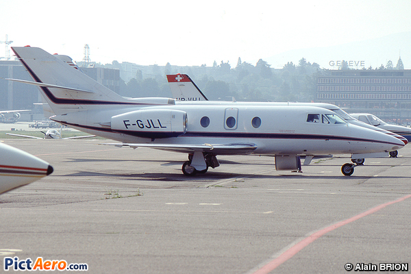 Dassault Falcon 10 (Lyonnais de Crédit Bail opb Leadair)