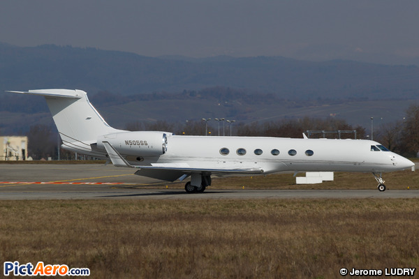 Gulfstream Aerospace G-V Gulfstream V (Private / Privé)