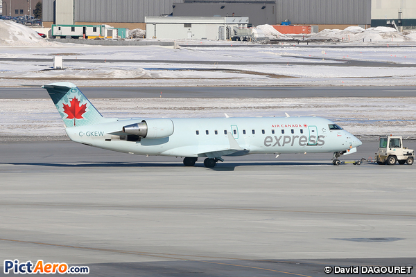 CRJ-100ER (Canadair CL-600-2B19 Regional Jet) (JAZZ Aviation LP)