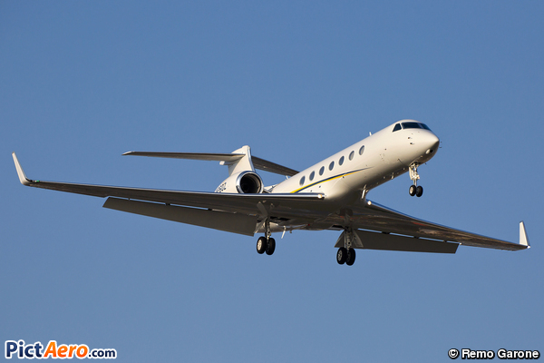 Gulfstream Aerospace G-550 (G-V-SP) (Private / Privé)