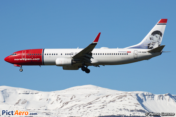 Boeing 737-86N (Norwegian Air Shuttle)