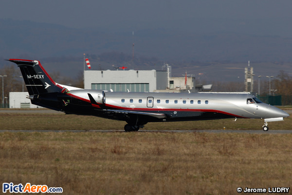 Embraer ERJ-135 BJ Legacy (Private / Privé)