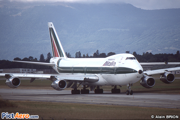 Boeing 747-243B (Alitalia)