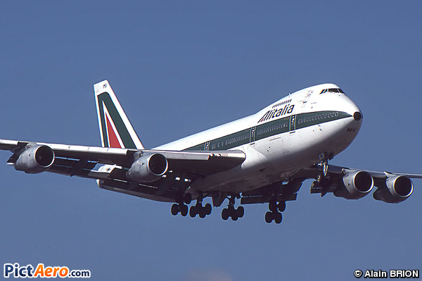 Boeing 747-243B (Alitalia)