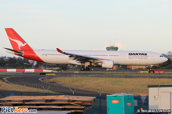 Airbus A330-303 (Qantas)
