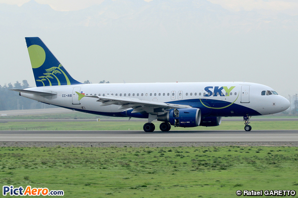 Airbus A319-111 (Sky Airline)