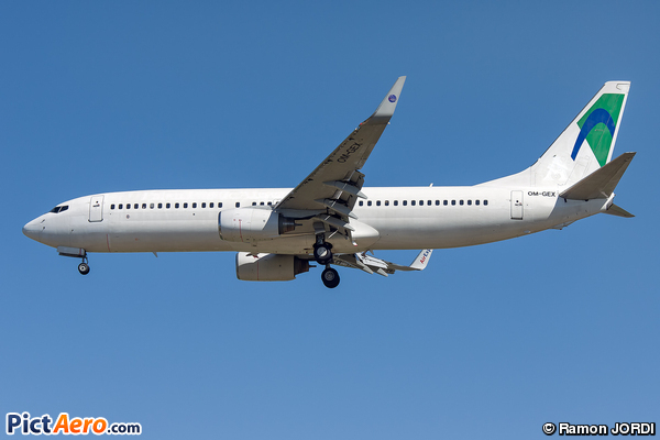 Boeing 737-8AS/WL (Air Explore)