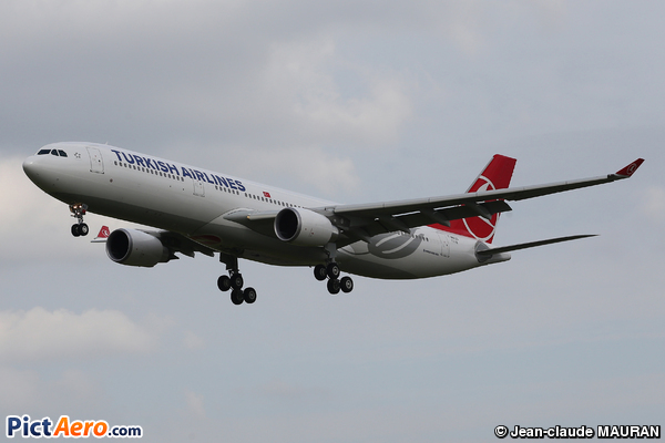 Airbus A330-323 (Turkish Airlines)