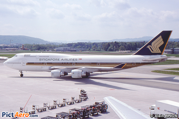 Boeing 747-412 (Singapore Airlines)