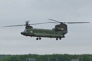 Boeing CH-47D Chinook (D-667)