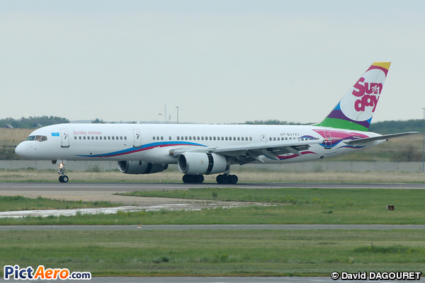 Boeing 757-21B (Sunday Airlines)