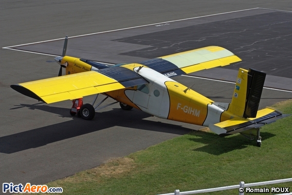 Pilatus PC-6/B2-H2 Turbo Porter (Parachutisme du Blanc - C.E.R.P.O)