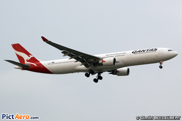 Airbus A330-301 (Qantas)
