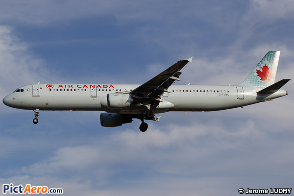 Airbus A321-212 (Air Canada)