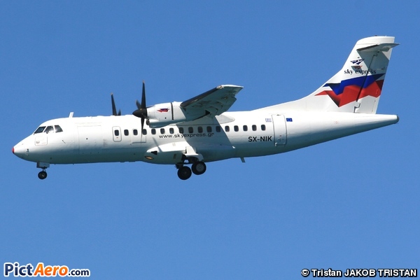 ATR 42-320 (Sky Express)