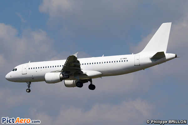 Airbus A320-214 (Air Via)