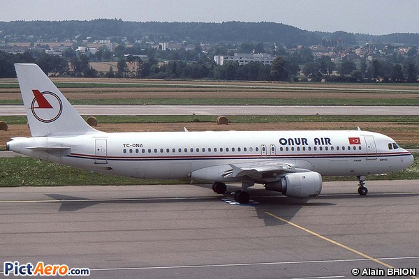 Airbus A320-211 (Onur Air)