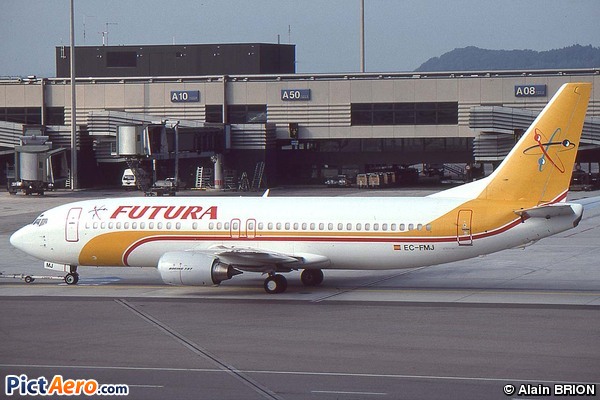Boeing 737-4Y0 (Futura International Airways)