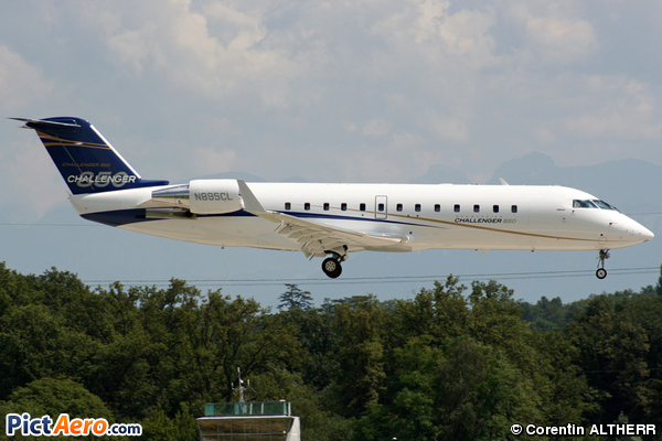 Bombardier Challenger 850 (Canadair CL-600-2B19 Challenger 850) (Averitt Air Inc, Nashville TN)