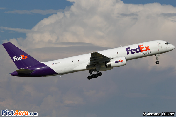 Boeing 757-23A/SF (FedEx Express)
