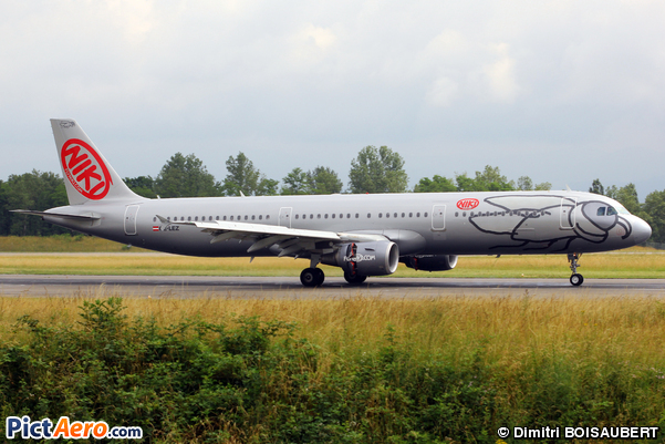 Airbus A321-211 (Niki)
