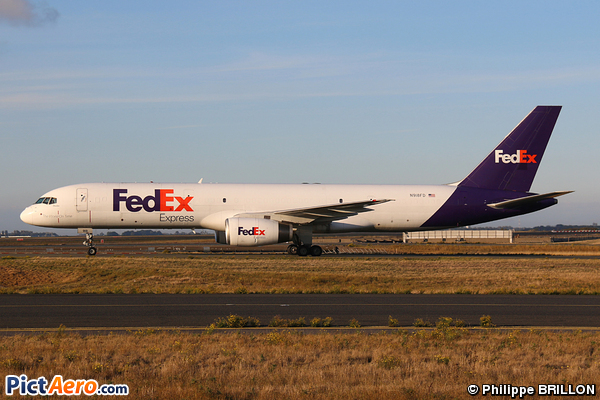 Boeing 757-23AF (FedEx Express)