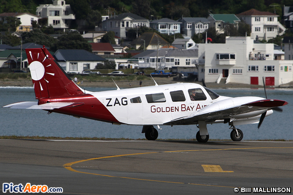 Piper PA-34-200T Seneca II (Golden Bay Air)