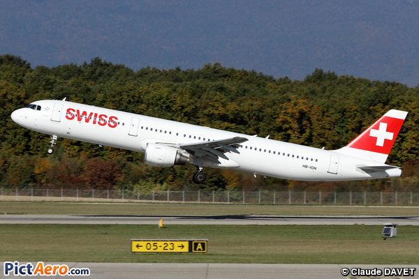 Airbus A321-212 (Swiss International Air Lines)
