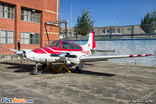 Beech D95A Travel Air (Private / Privé)