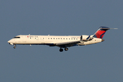 Canadair CL-600-2C10 Regional Jet CRJ-701ER  (N390CA)