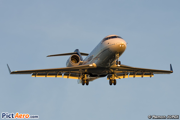 Canadair CL-600-2B16 Challenger 604 (MNG Airlines)