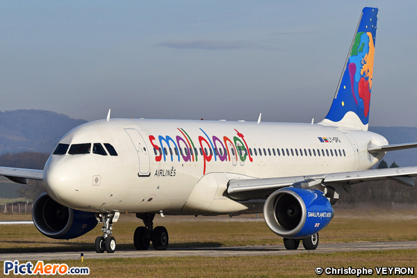 Airbus A320-214 (Small Planet Airlines)