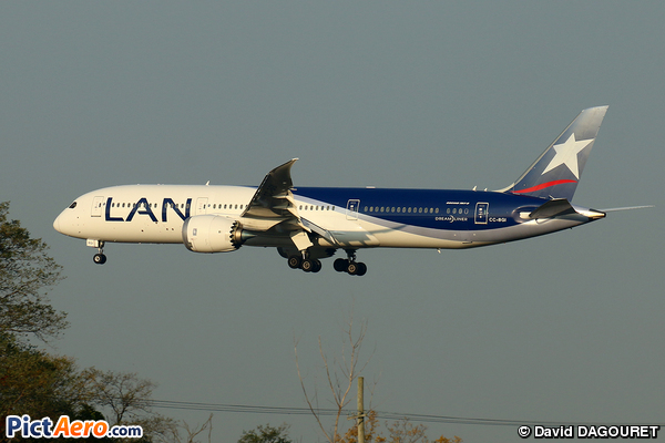 Boeing 787-9 Dreamliner (LAN Airlines)