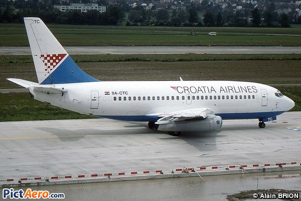 Boeing 737-230 (Croatia Airlines)
