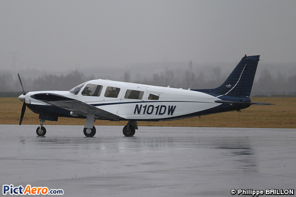 PIPER PA-32R-300 CHEROKEE SIX (Private / Privé)