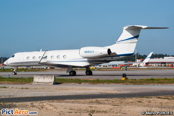 Gulfstream Aerospace G-550 (G-V-SP) (Private / Privé)