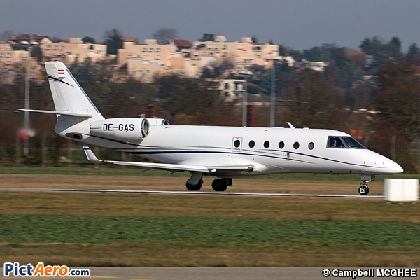 Gulfstream Aerospace G-150 (Private/Privé)