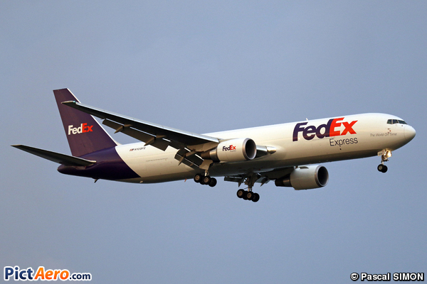 Boeing 767-3S2/ERF (FedEx)