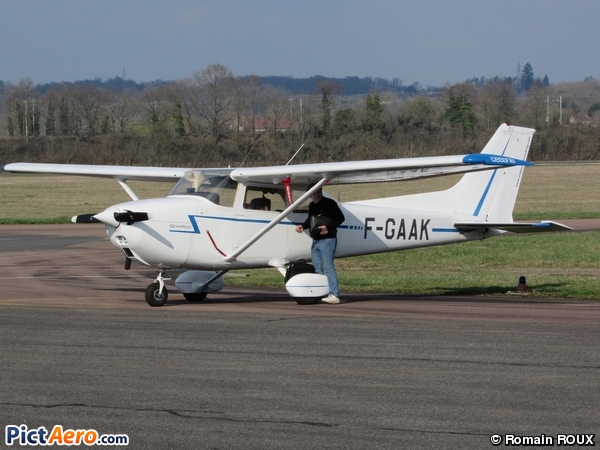 Reims F172M Skyhawk (Private / Privé)