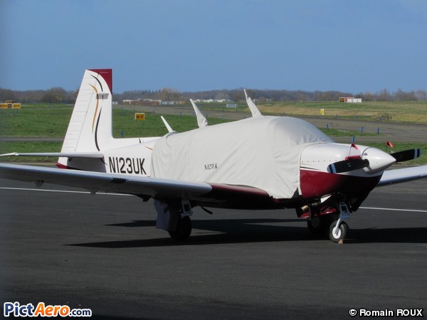 Mooney M-20J 201 (Private / Privé)