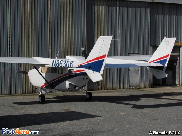 Cessna 337D Super Skymaster (Private / Privé)