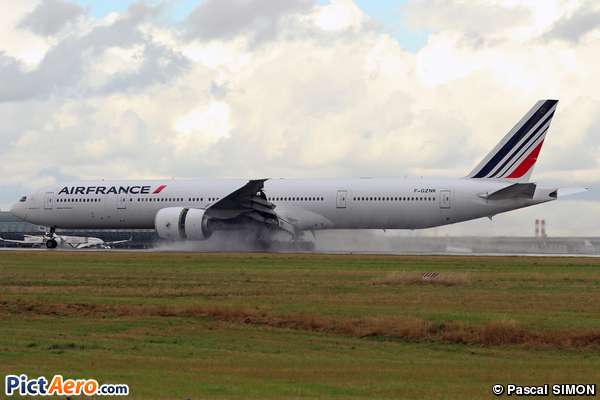 Boeing 777-328/ER (Air France)