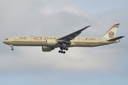 Boeing 777-3FX/ER (A6-ETJ)